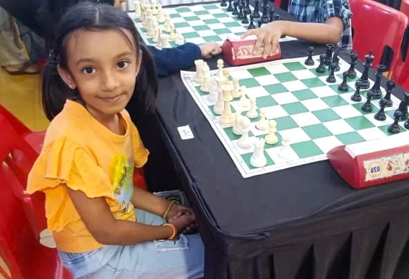 Vanya Joshi with trophy